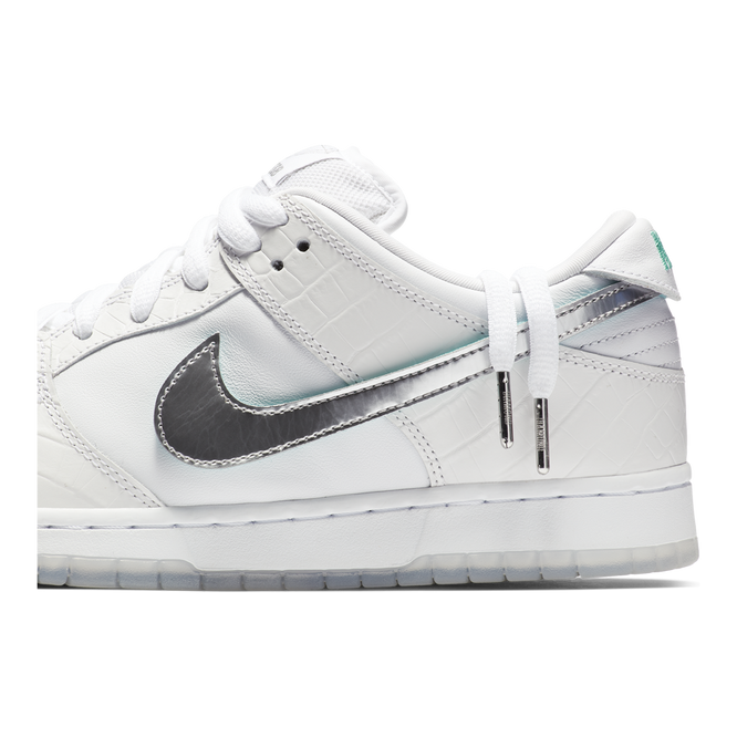 NIKE SB X DIAMOND ZOOM DUNK LOW PRO OG QS SHOES (White / Chrome / Tropical)