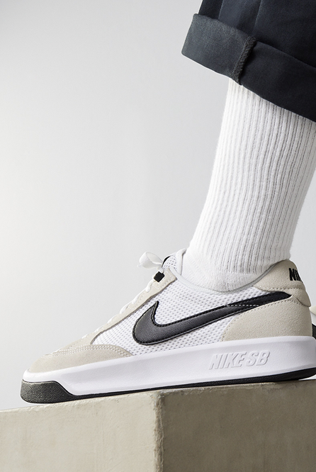 Nike SB Adversary (White / Black / White)