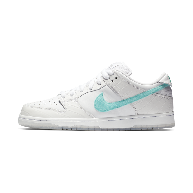 NIKE SB X DIAMOND ZOOM DUNK LOW PRO OG QS SHOES (White / Chrome / Tropical)