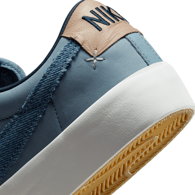 Nike SB Zoom Blazer Low Pro GT Premium (Summit White / Midnight Navy)