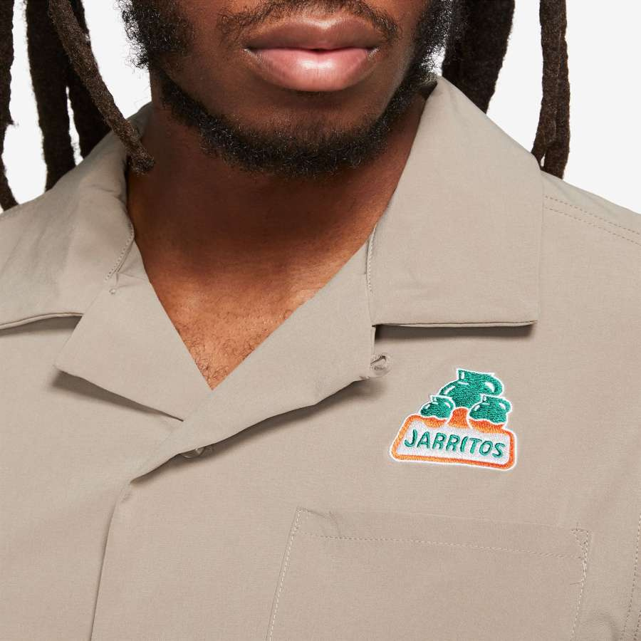Nike SB Jarritos ロゴ入りシャツ M Nike SB x Jarritos®️ Short-Sleeve Bowling Button-Up Shirt