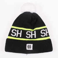 Czapka zimowa SH Store pompon czarna z napisem