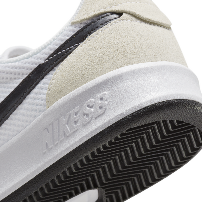 Nike SB Adversary (White / Black / White)