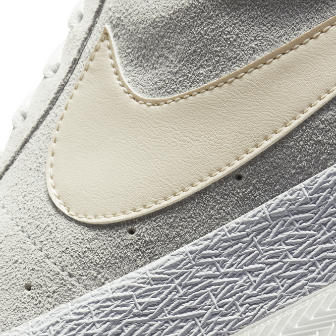 Nike SB Zoom Blazer Mid (Photon Dust / Light Cream / White)