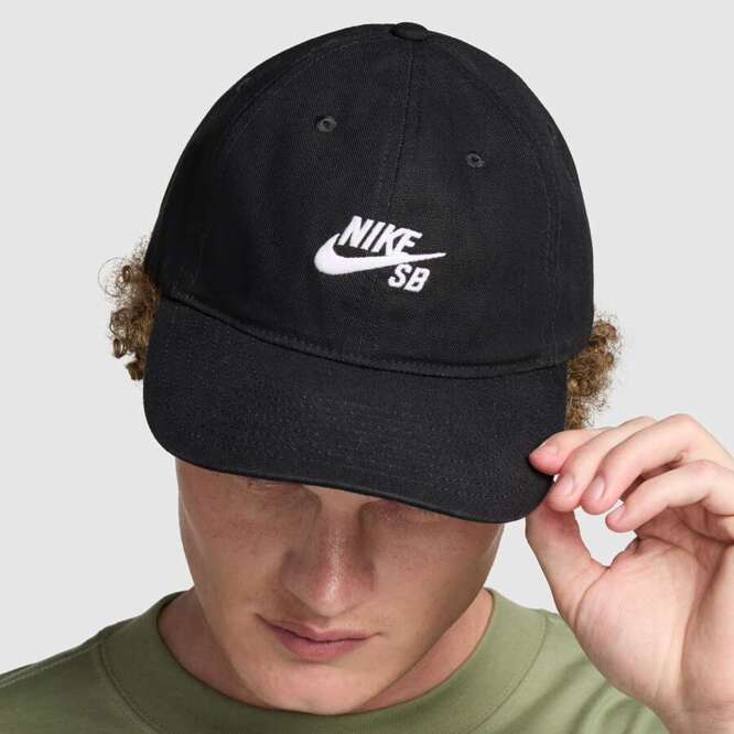 Nike SB Club Cap (Black / White)